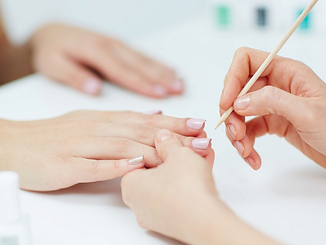 Как спасти кожу рук от сухости во время мытья